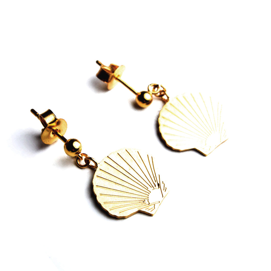 ADORABILI Shell Drop Earrings
