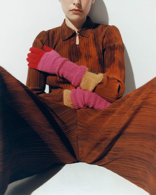 THINKING MU Pink/Red gloves