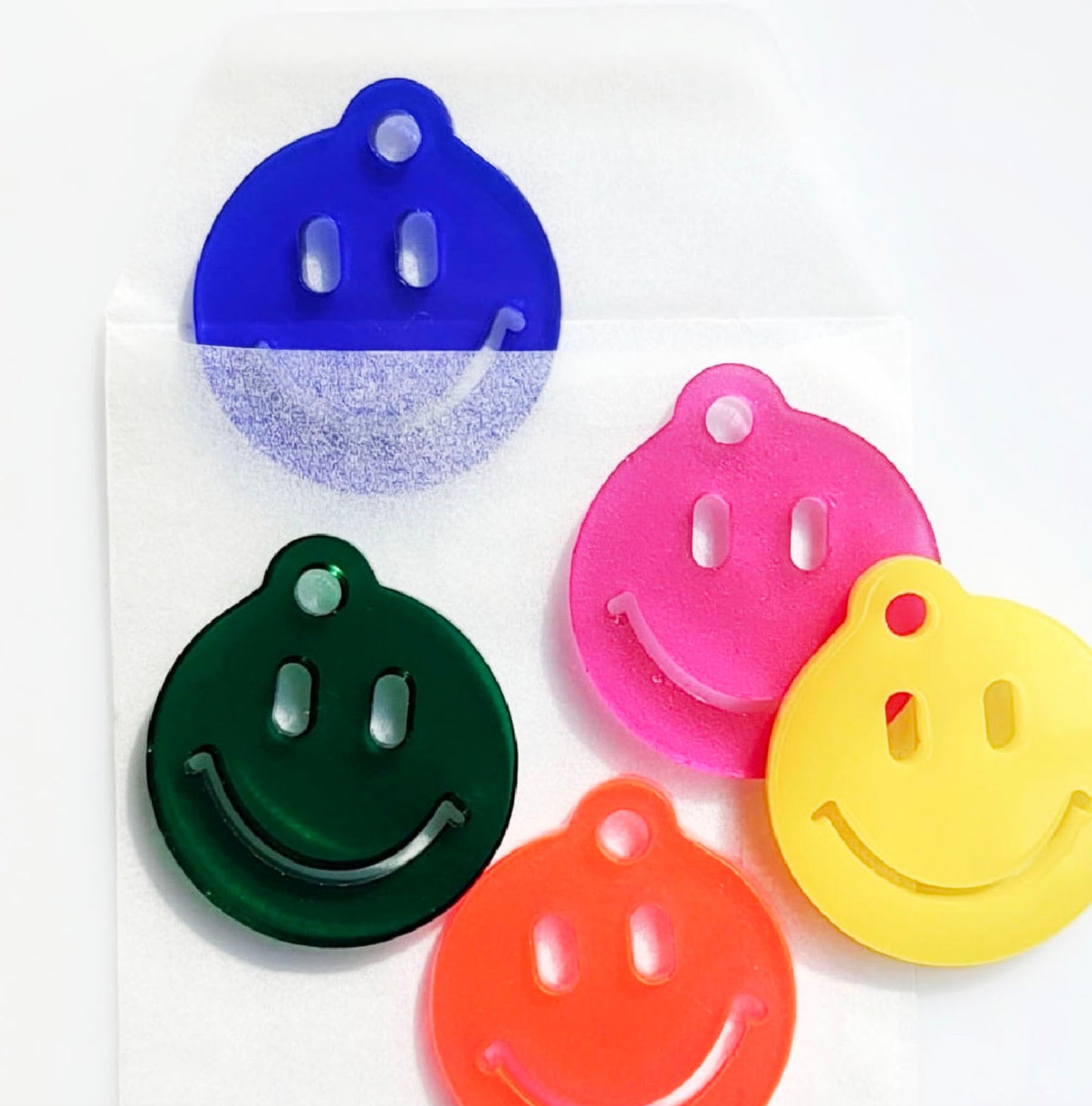 MO MAN TAI Smiley Keyring